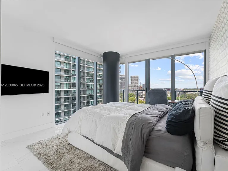 650 NE 32nd St #1201 — Photo 25