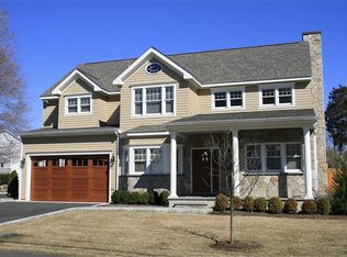 31 Riverside Ln, Riverside, CT 06878