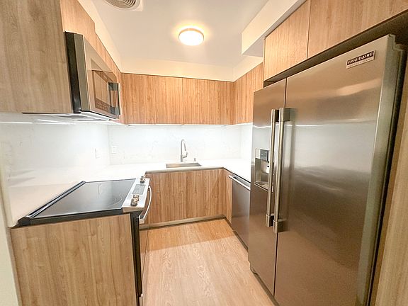 5th image of 1007 Lincoln Blvd APT 6