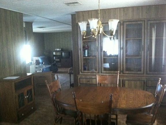3rd image of 425 Honolulu Cir