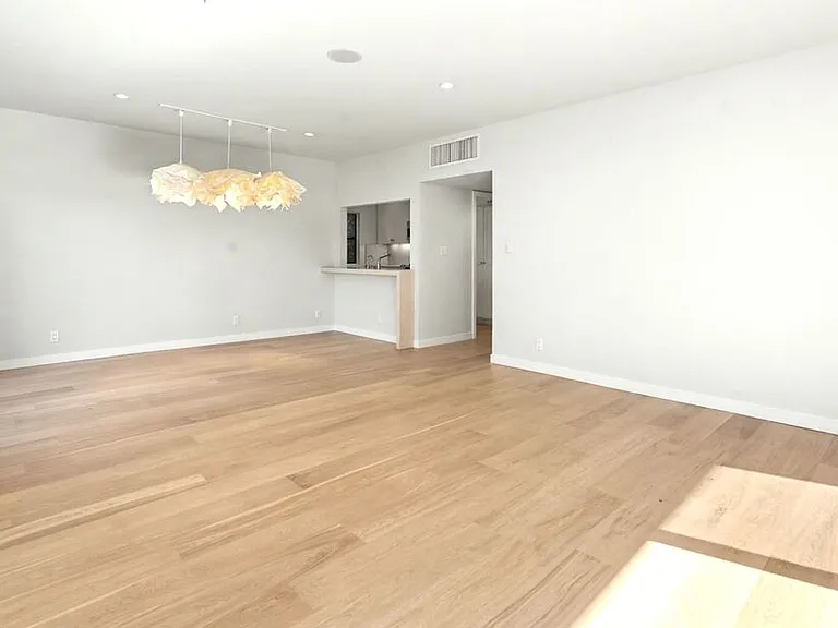 1021 Westmount Dr #102 — Photo 5