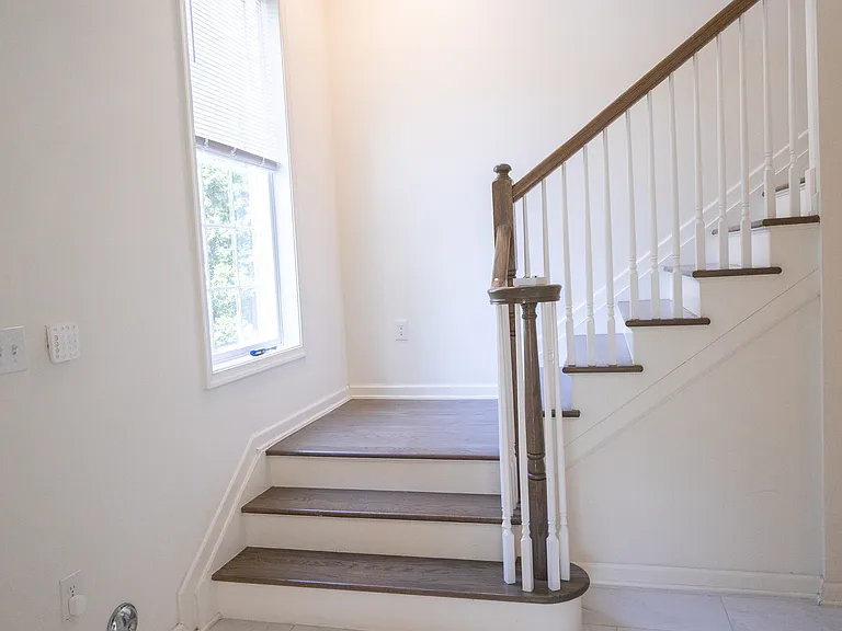 165 Roosevelt Dr — Photo 8