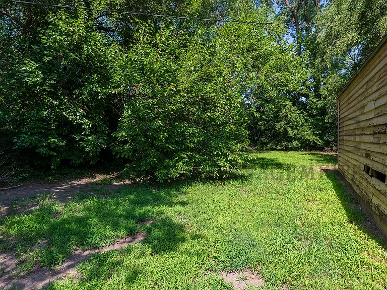 1555 N Northeast Pkwy — Photo 4