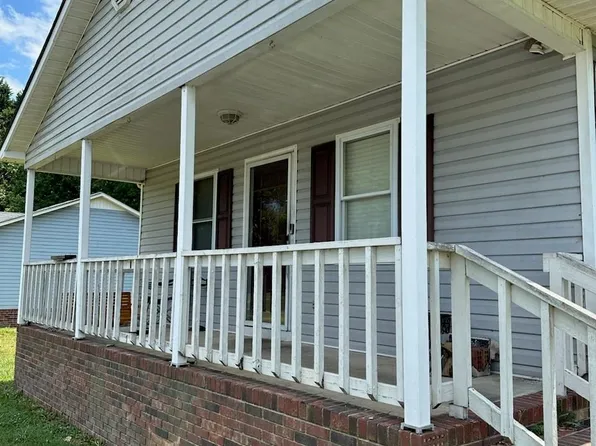 1017 College Blvd, Dallas, NC 28034