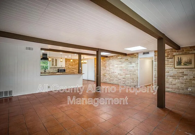 211 Beechwood Ln — Photo 7