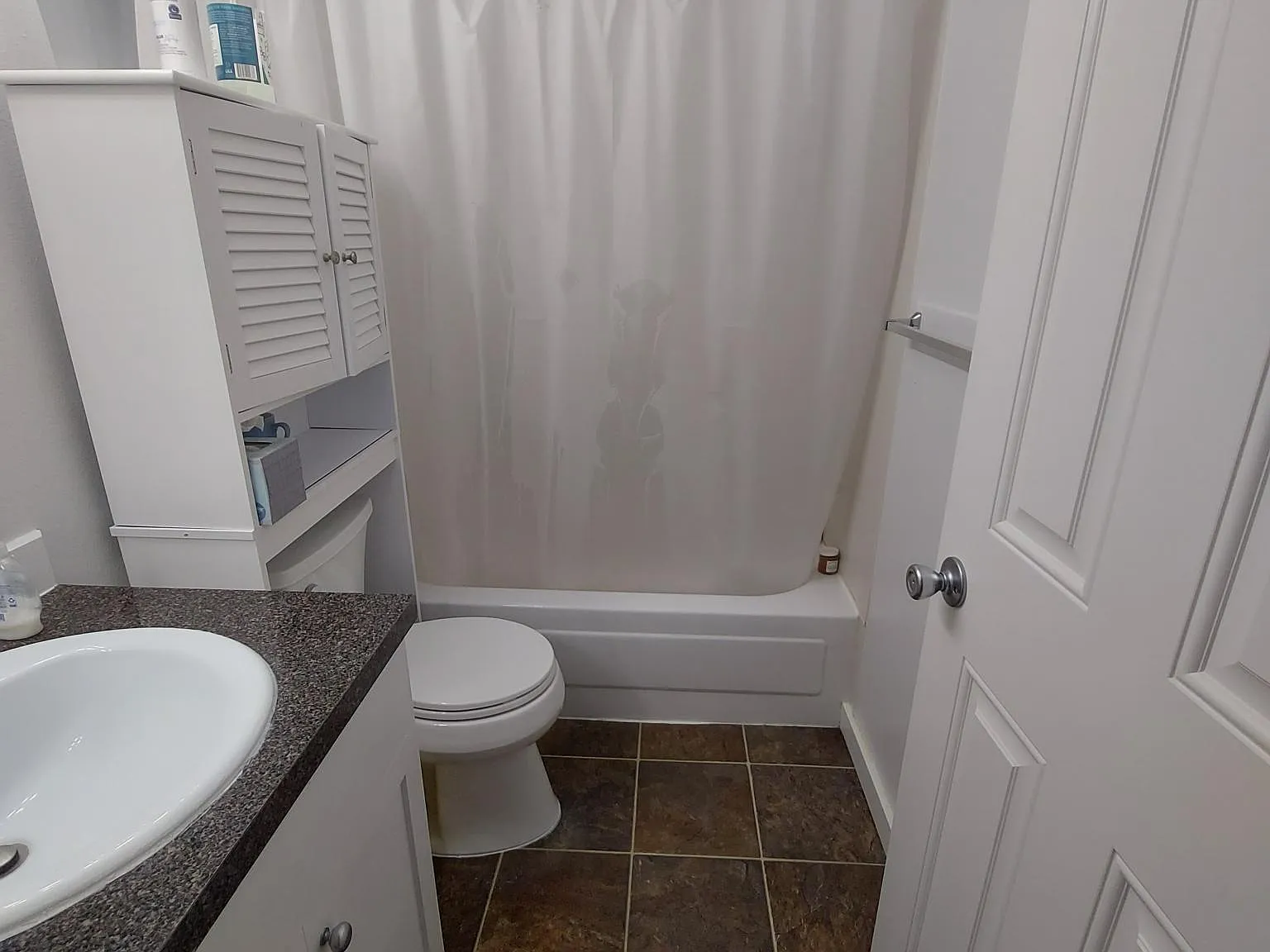 2 bed, 806 sqft, $2,000 — Photo 2