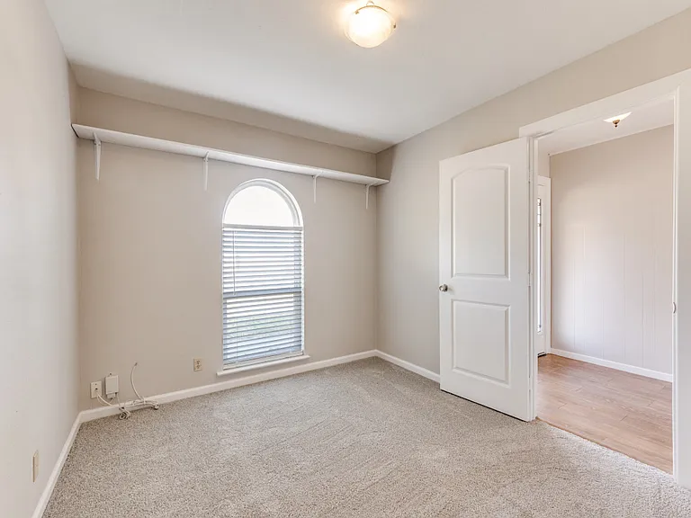 7335 Reed Rd — Photo 20