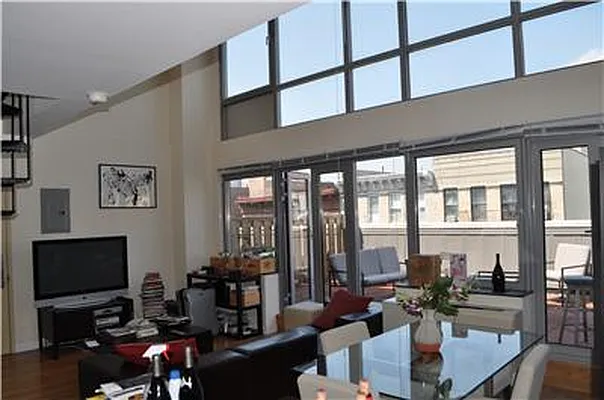 Rented by Mark David | media 23