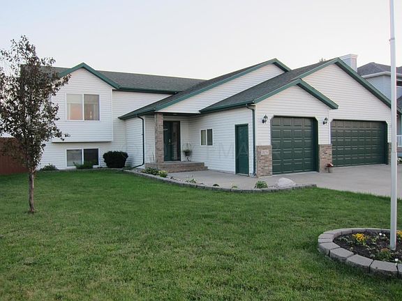 2nd image of 1674 Oakwood Dr