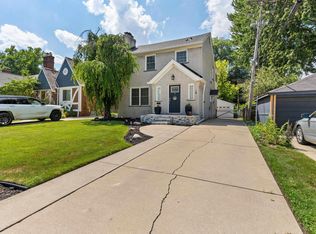 289 Beaupre Ave, Grosse Pointe Farms, MI 48236