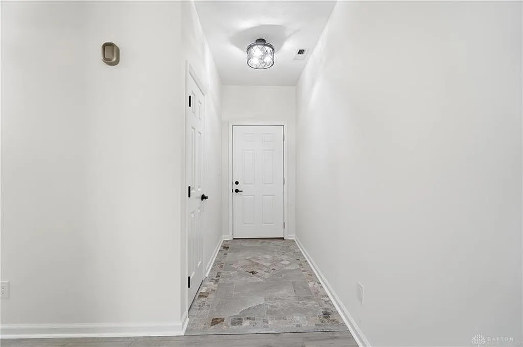 3 bed, 2.0 bath, 1370 sqft, $2,650 — Photo 4