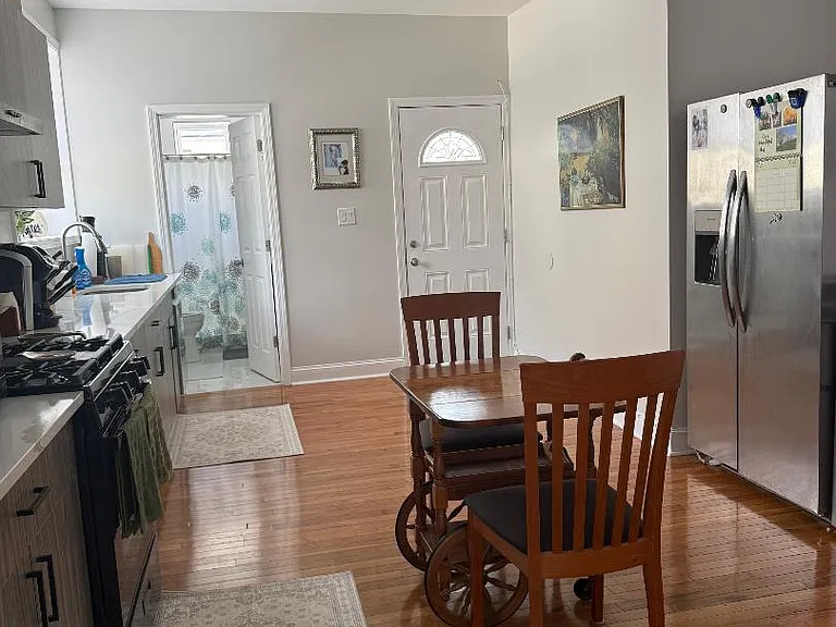 129 Maple Ave #4 — Photo 4
