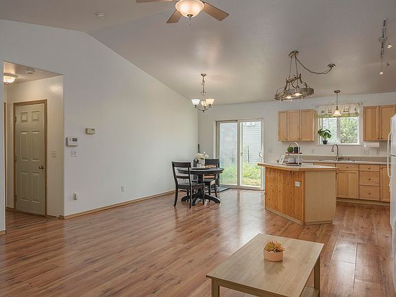5th image of 831 Shellinger St