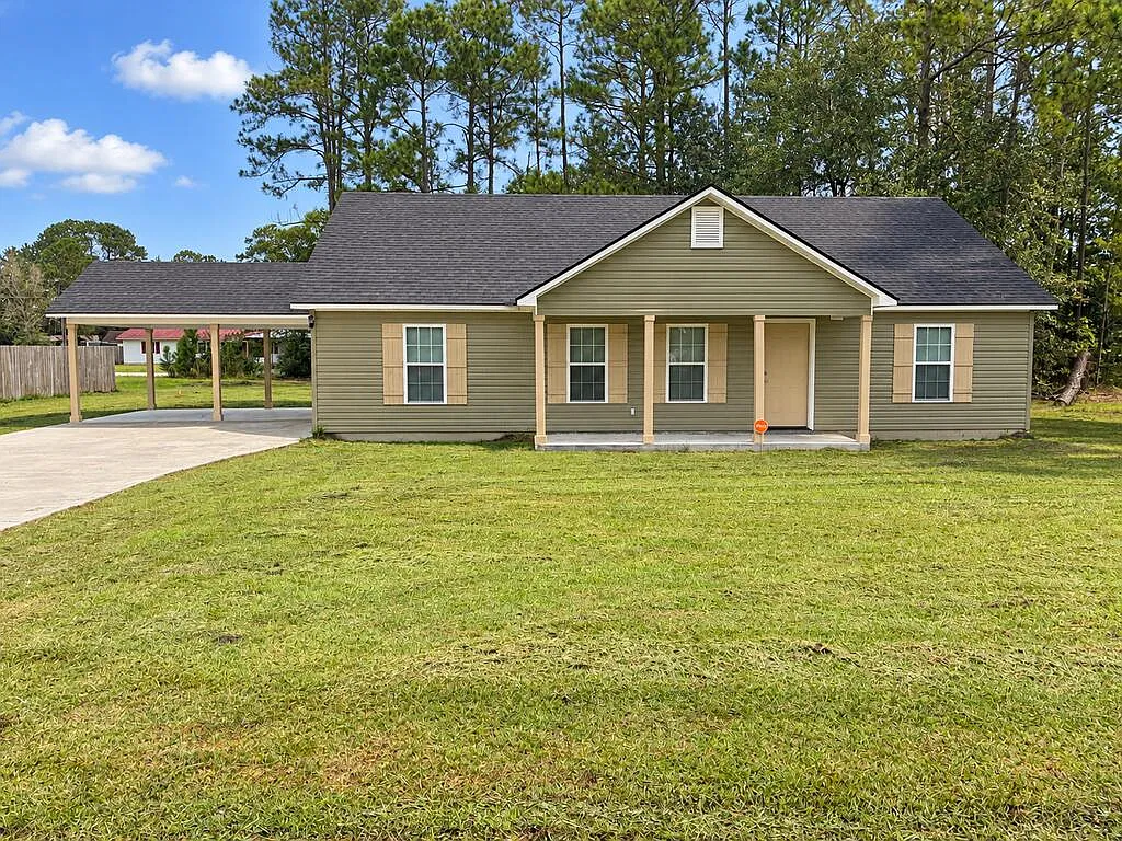 3 bed, 2.0 bath, 1426 sqft, $1,435 — Photo 1
