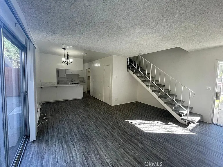 869 N Mallard St — Photo 2