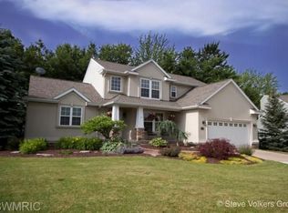 5491 W Heathwood Dr SE, Kentwood, MI 49512