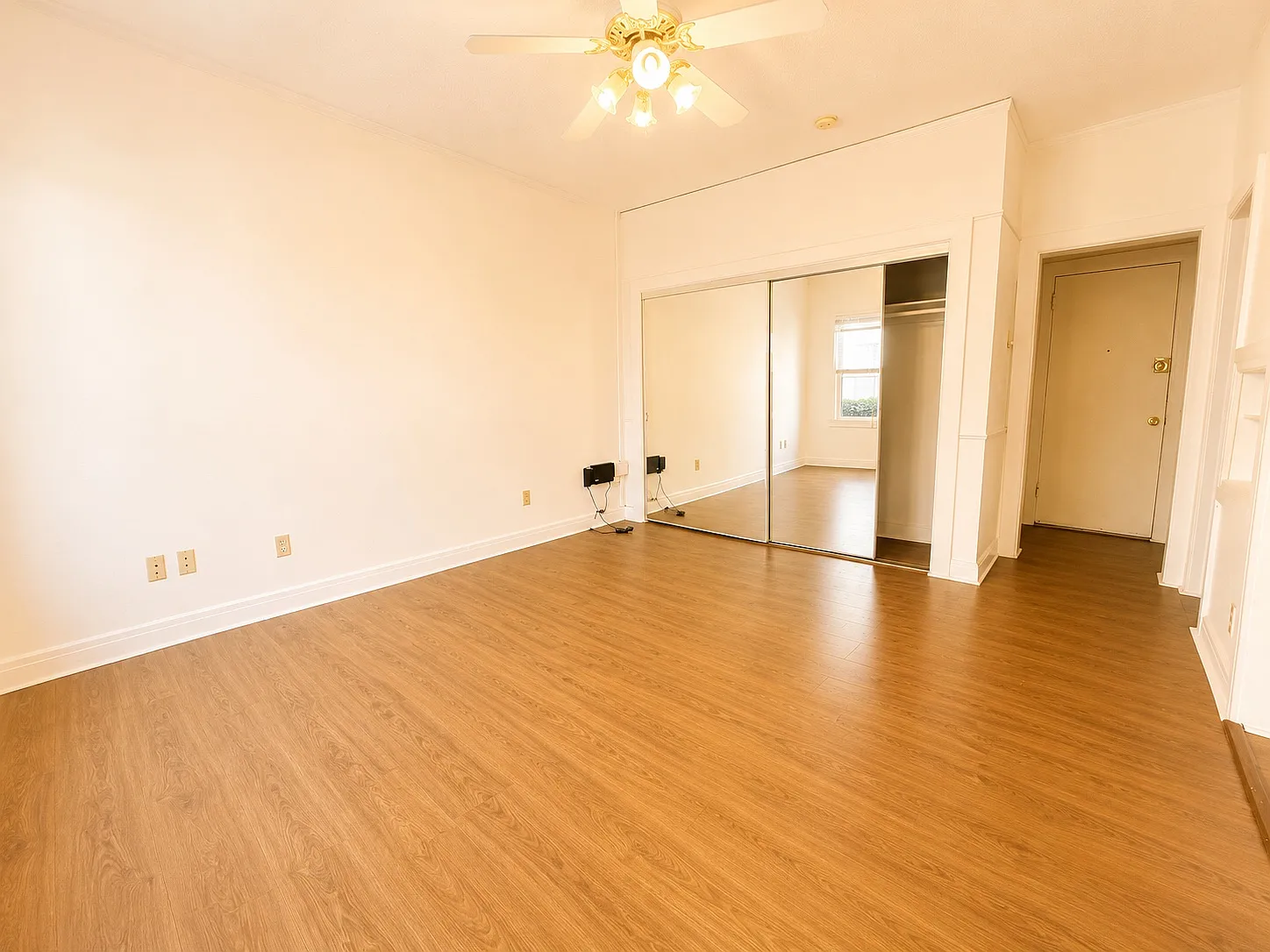 Studio, 450 sqft, $1,595 — Photo 2