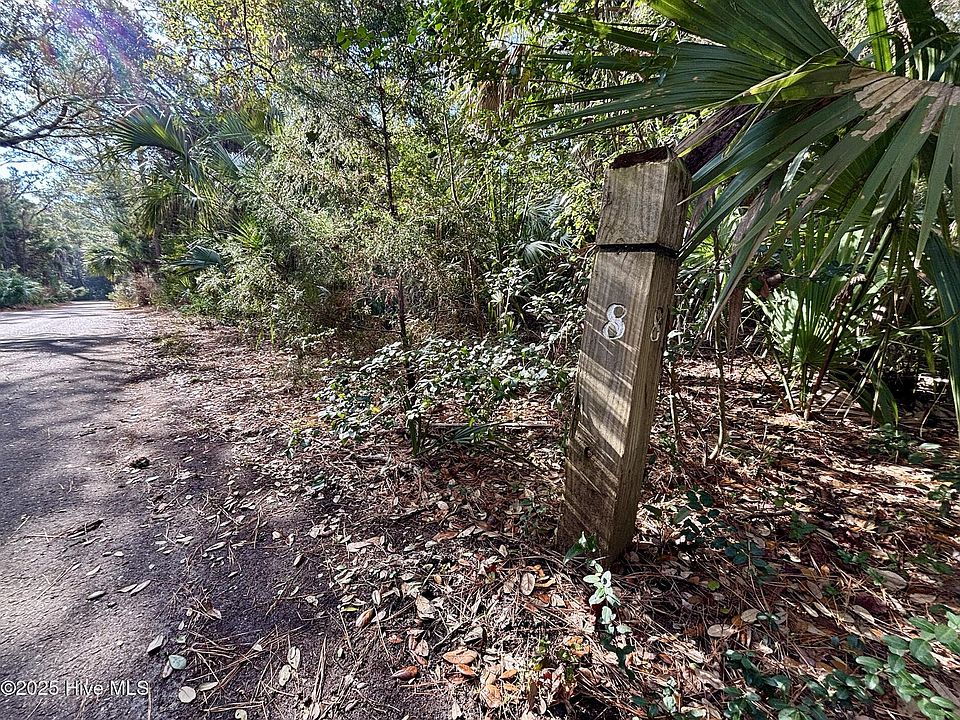 2nd image of 8 Dogwood Trail