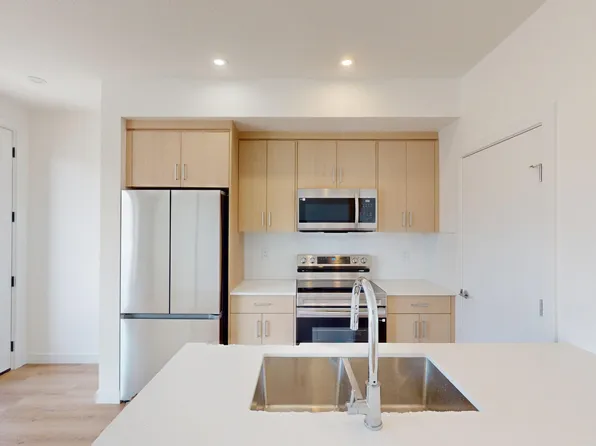 104-3528 3rd Ave NW, Calgary, AB