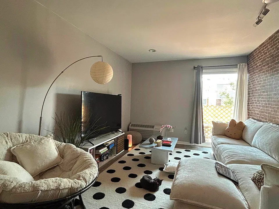 17 Zabriskie Ave #3B
