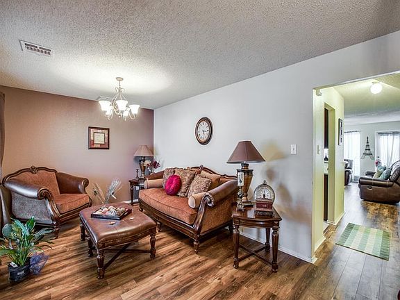 4th image of 845 Clear Creek Dr