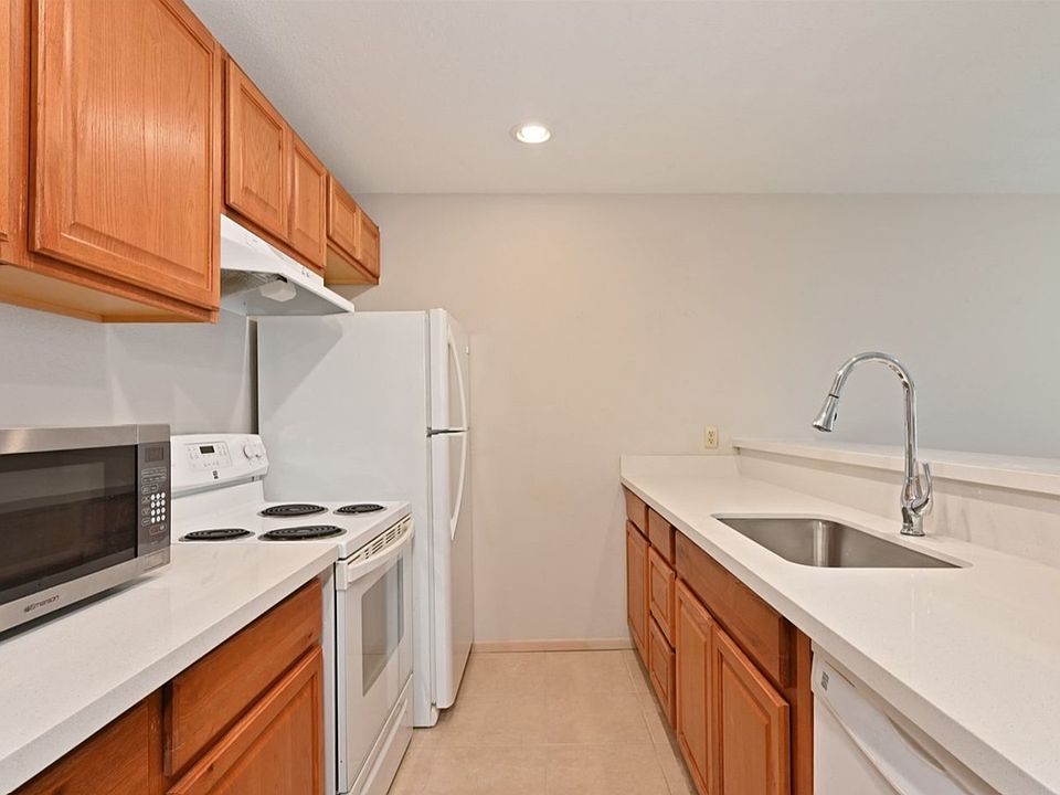 1st image of 5844 NE 75th St #C-103
