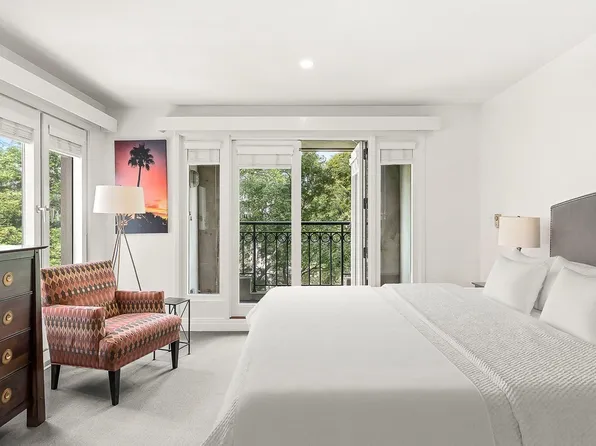 20 Rowes Wharf APT 501, Boston, MA 02110