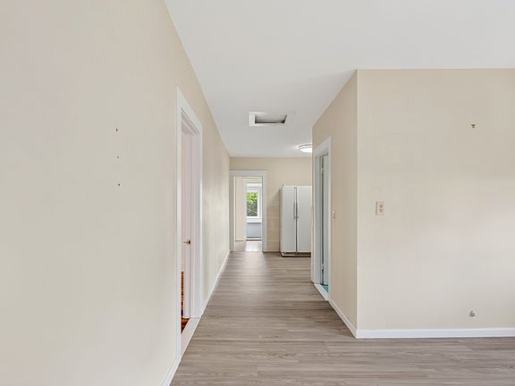 4th image of 10 Bedford St #2