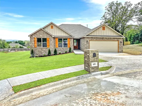 695 Woodlands Dr, Tahlequah, OK 74464