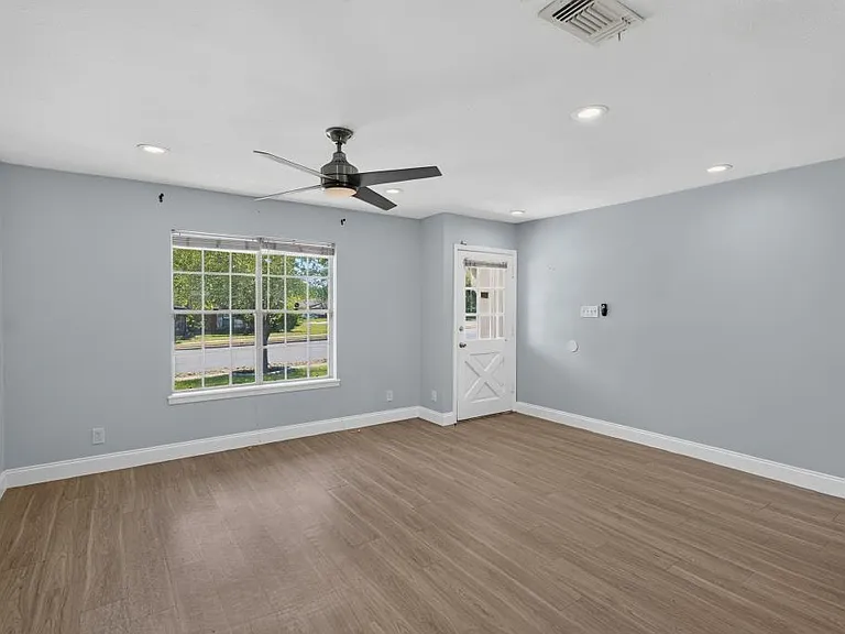 8602 Colonial Dr — Photo 5