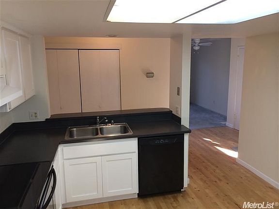 3rd image of 13009 Lincoln Way