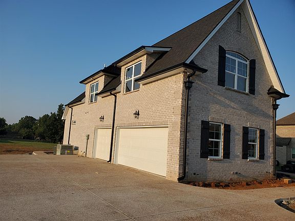 2nd image of 7179 Couchville Pike