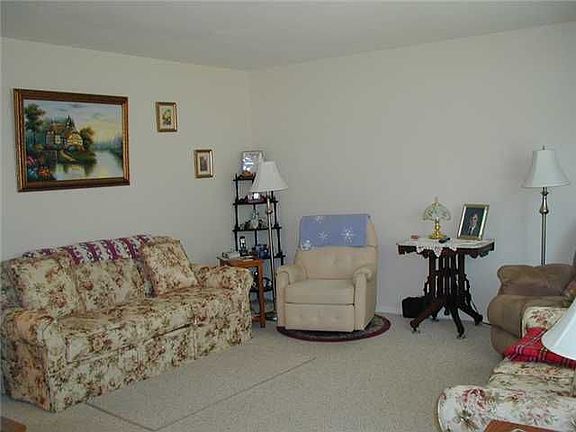2nd image of 390 Park Pl