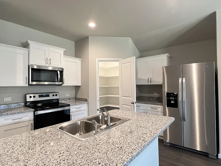 1416 Dillard Creek Dr — Photo 6