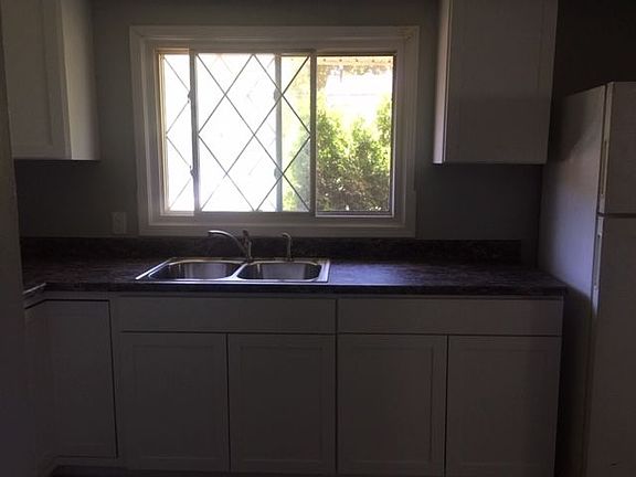 5th image of 272 Hughes Ave