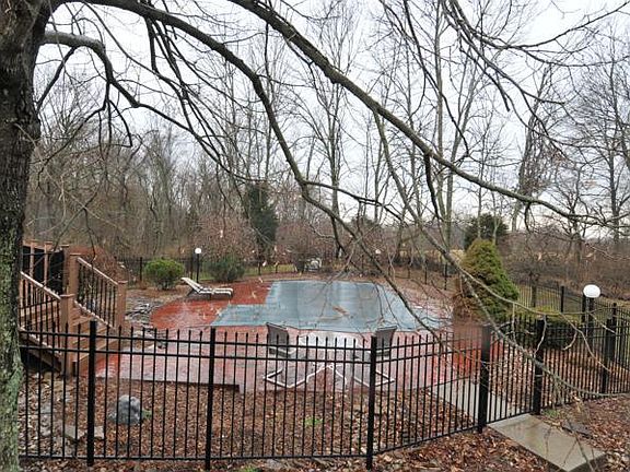 4th image of 7380 Kirby Dr