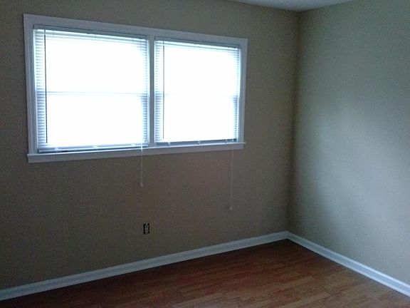 3rd image of 3728 Camelot Dr