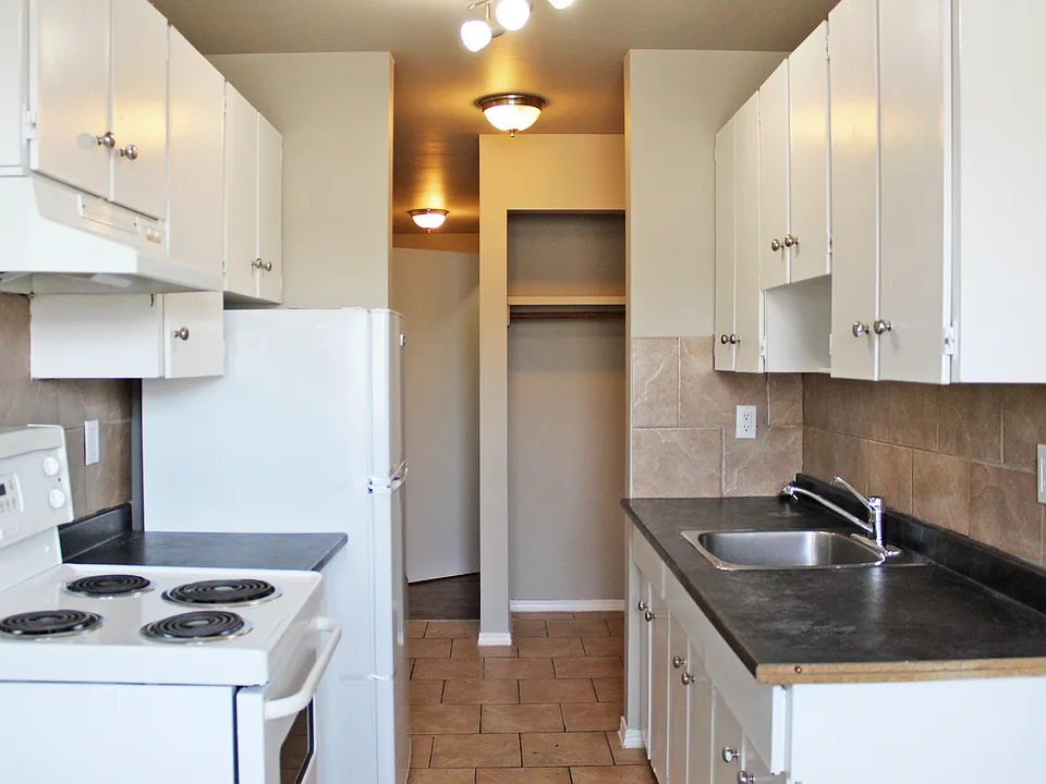 11937 105th St NW