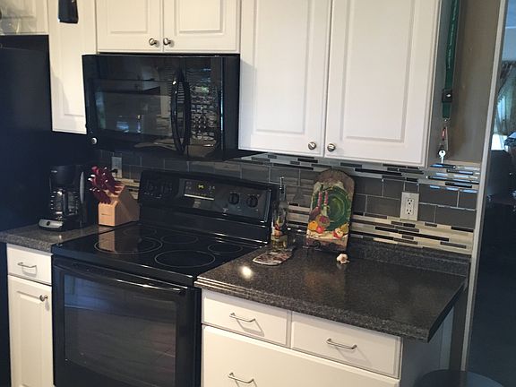 5th image of 105 Lamplighter Dr