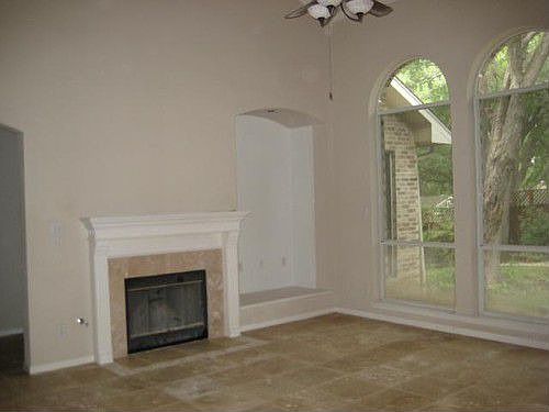 2nd image of 2301 Horn Ln