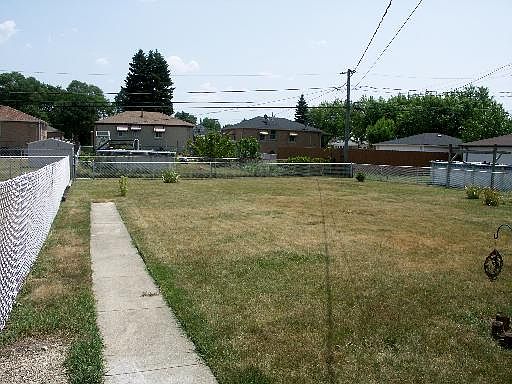 3rd image of 4633 N Rose St