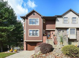 712 Canterbury Dr, Coraopolis, PA