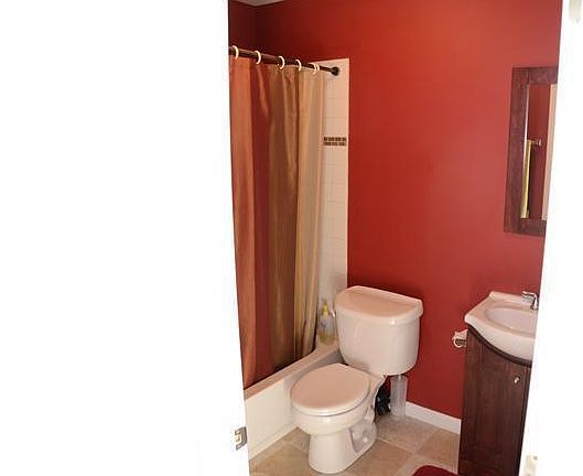 4th image of 210 Baxter Dr