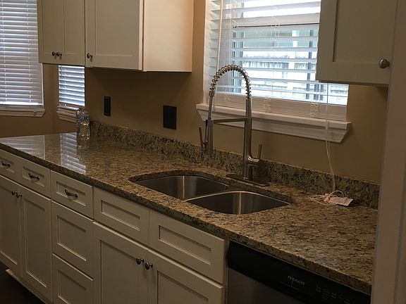 Custom Cabinets w/Granite 