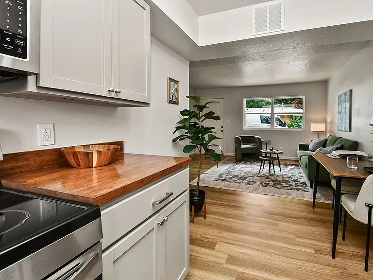 2035 S Florence Ave — Photo 127