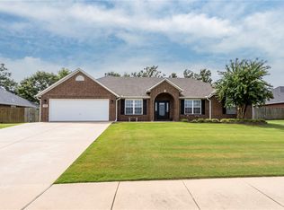 7004 David Dr, Siloam Springs, AR 72761