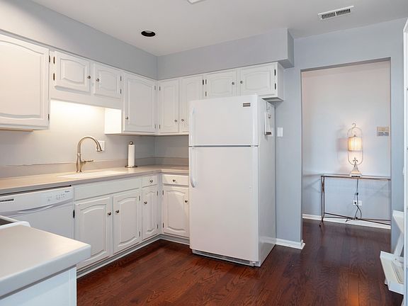 5th image of 5406 Lincoln Ave APT 4D