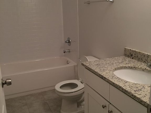 4th image of 266 Camelia St #266