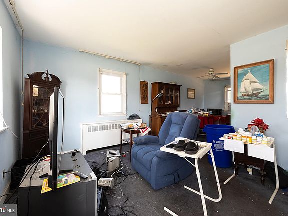 3rd image of 811 Springfield Rd