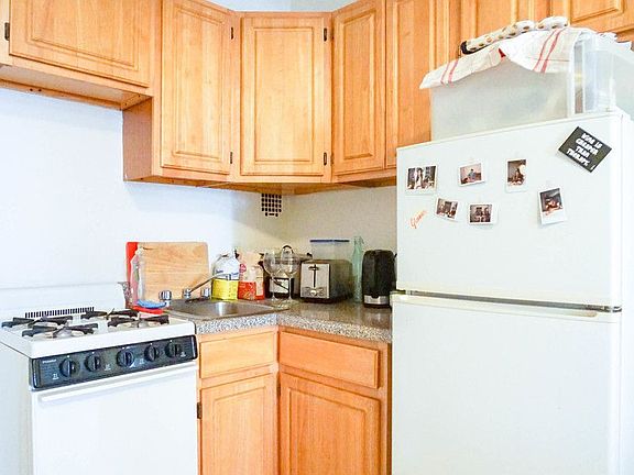 5th image of 337 E 6th St APT 2